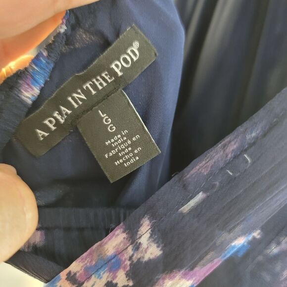 A Pea In The Pod Halter Style Floral Crepe Maternity Dress - Picture 7 of 10